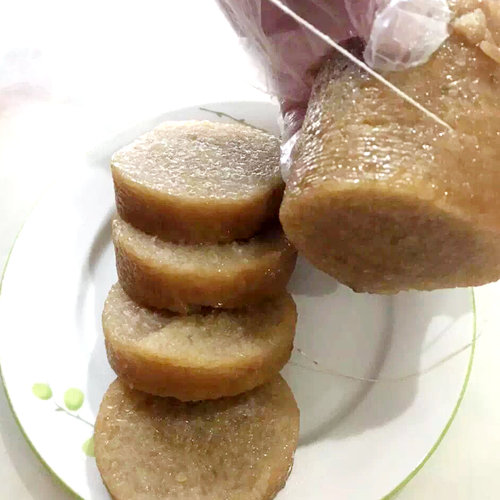 端午的时候，在我老家（坐标重庆）吃的就是这种粽子（简称粽粑）要粘白糖吃 