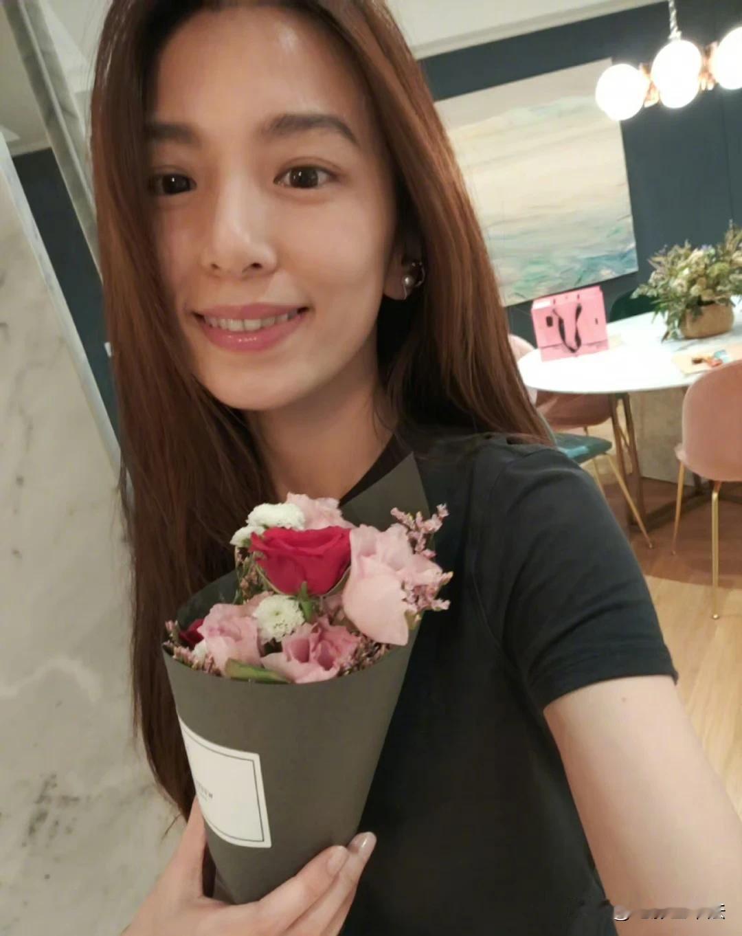 田馥甄这事没什么大不了的，完全可以既往不咎的，内地网民对血脉相连的湾湾同胞一直很