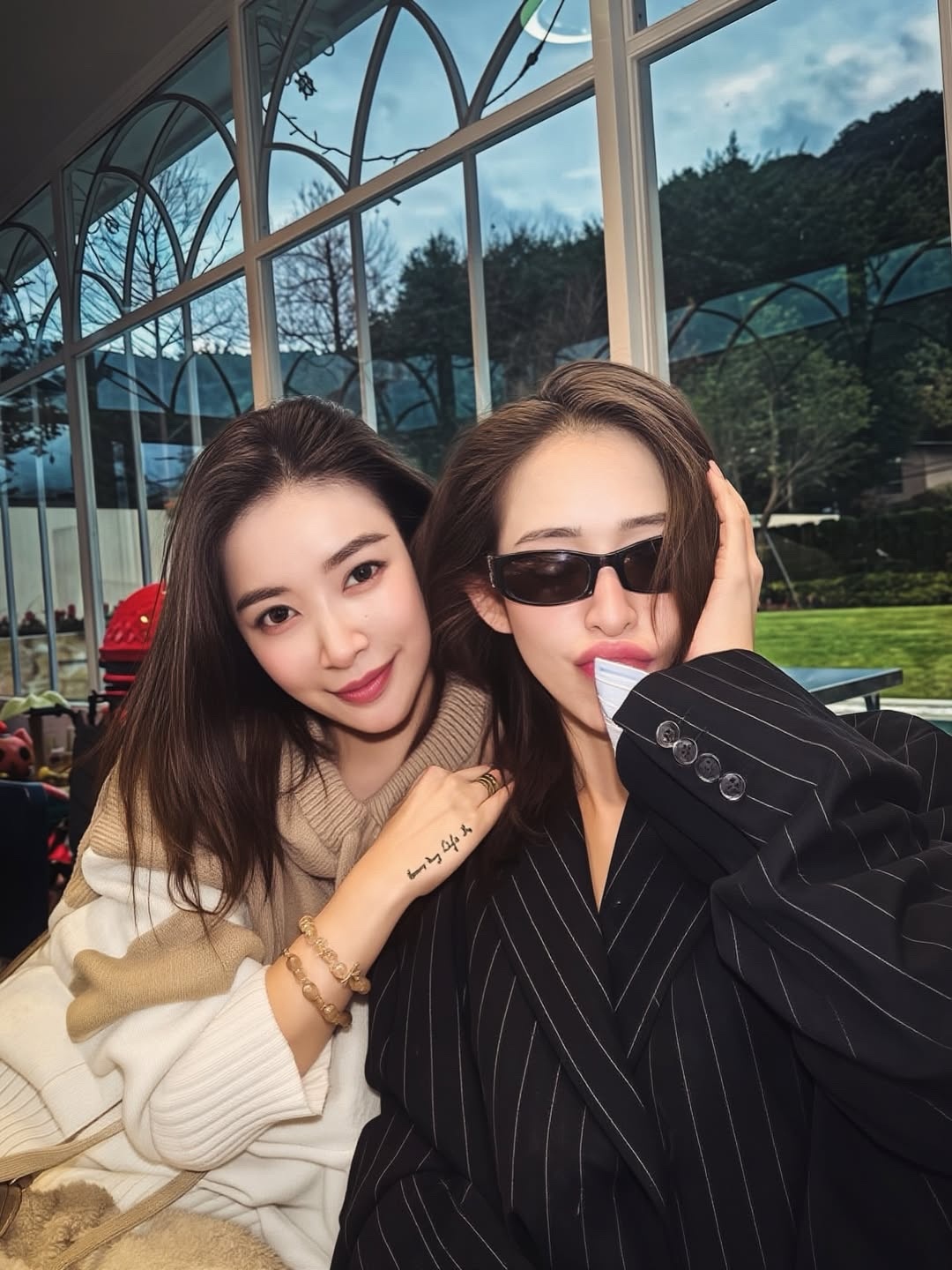 许维恩发与萧亚轩最新合照，新鲜美丽的娃 