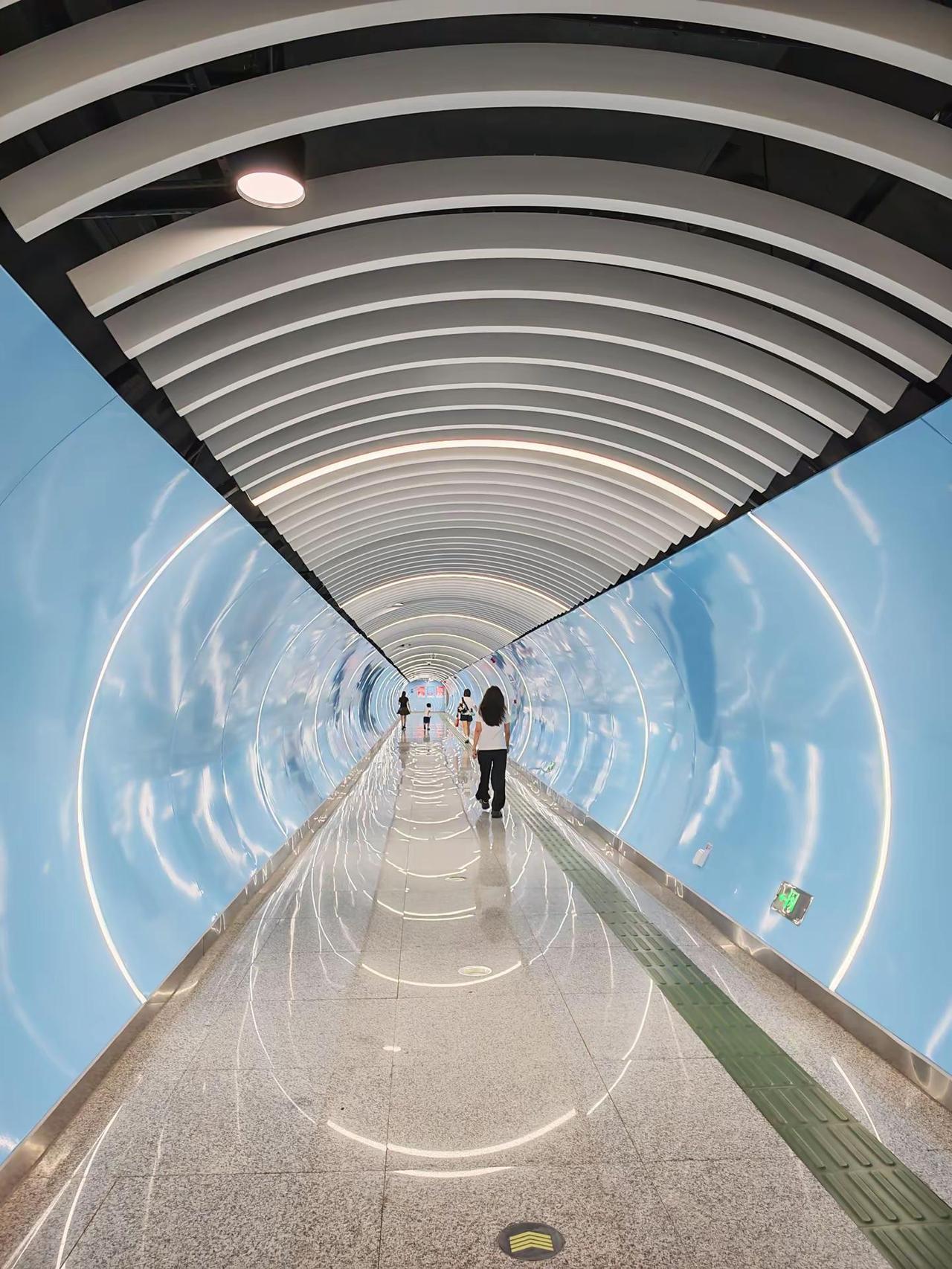 地铁时空隧道