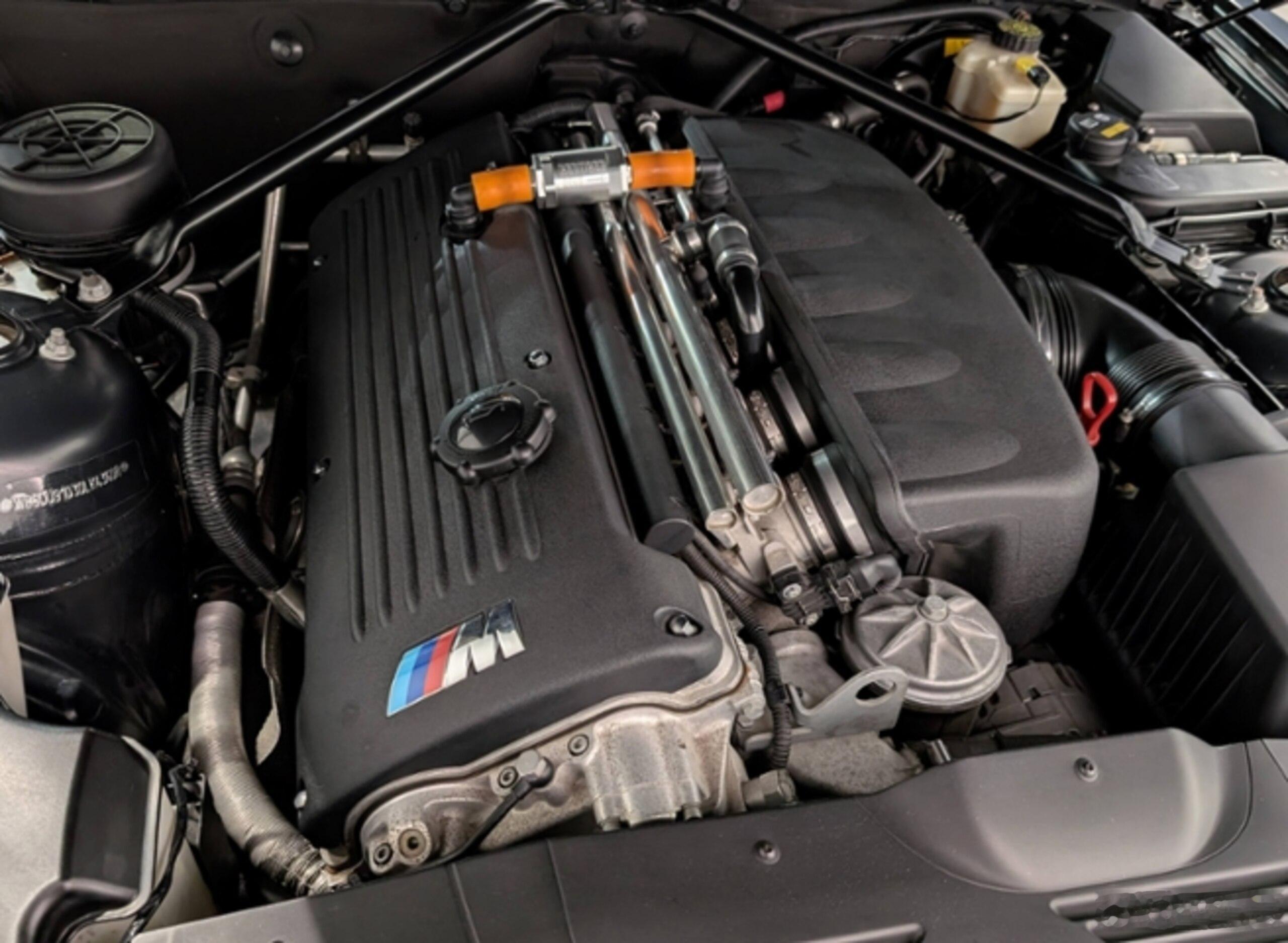 日服新上了一台900万日元的宝马Z4 M Coupé （E86），放在五年前很多