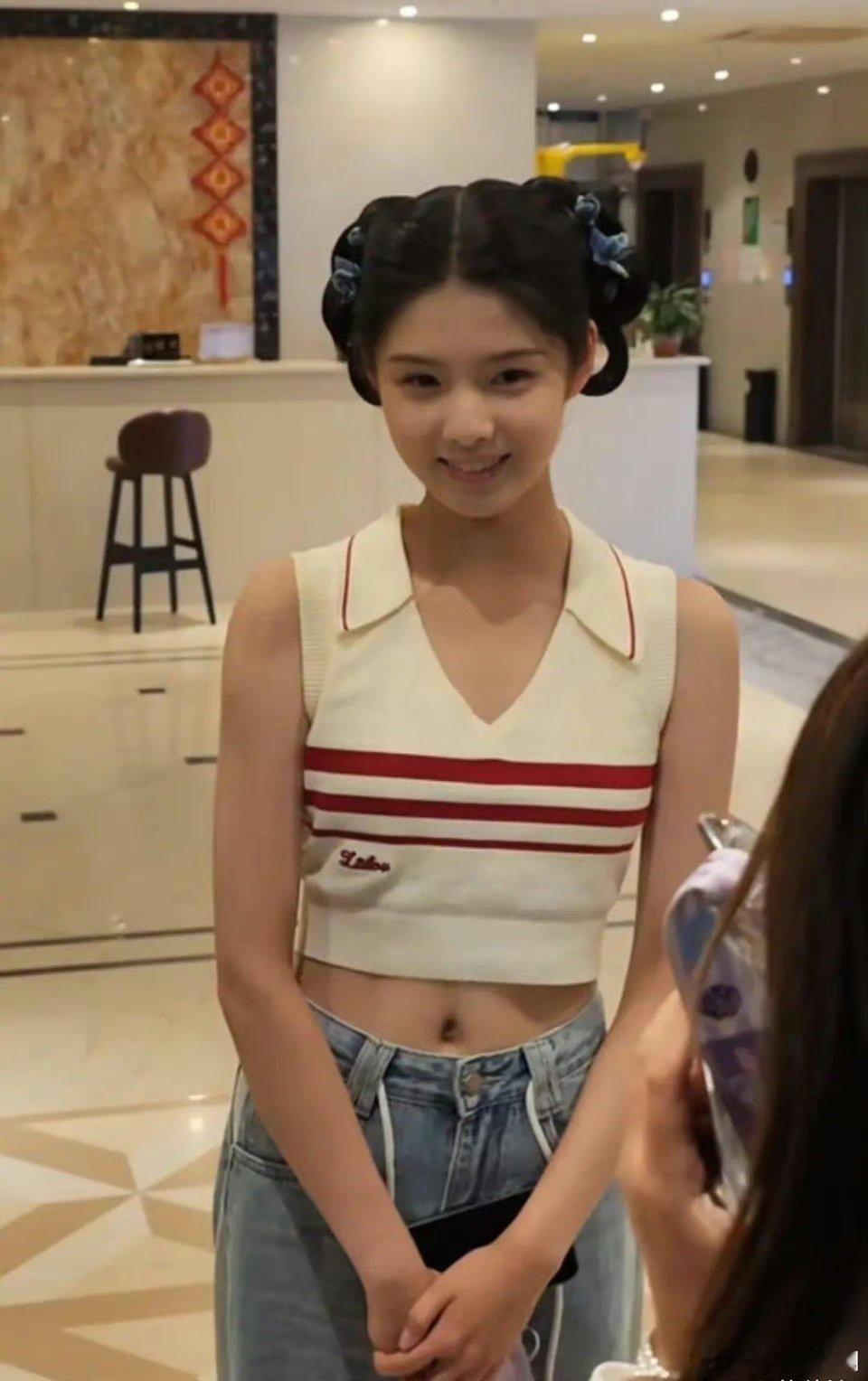 忽然感觉艾米穿衣服真的很挑款式[开摆][开摆][开摆]一会儿臃肿显胖，一会儿瘦的