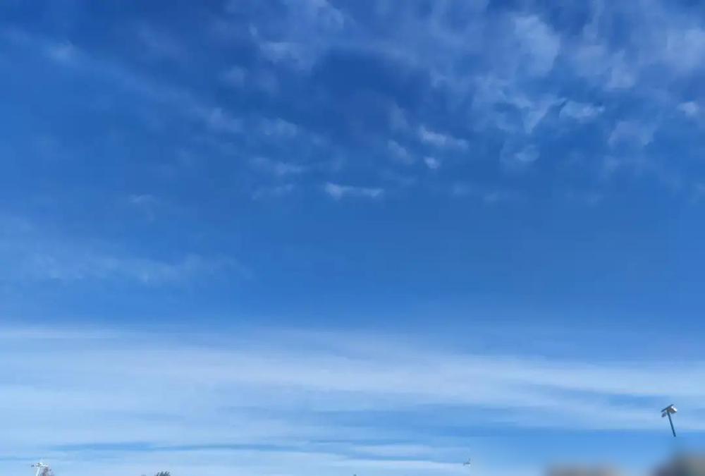 最近在尝试做勾脚尖，忘了是哪个医生说的了，哦，对了，倪海厦说的，每天睡前和醒后都