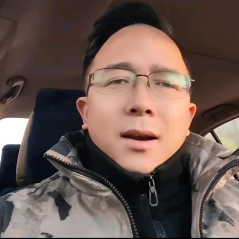 儿子来了妈妈笑了，妈妈走了儿子哭了
妈妈为儿子花的是真金白银，儿子为妈妈烧的是纸