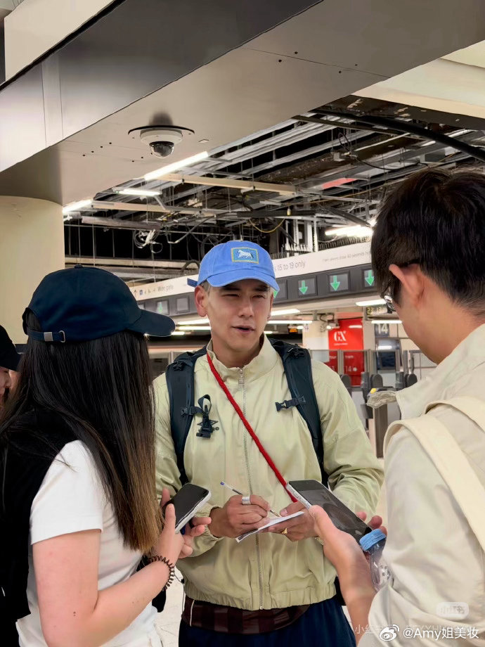 彭于晏授权彭于晏彭于晏在国外还被追着认“同款”，这操作太绝了，果然走到哪都是行走