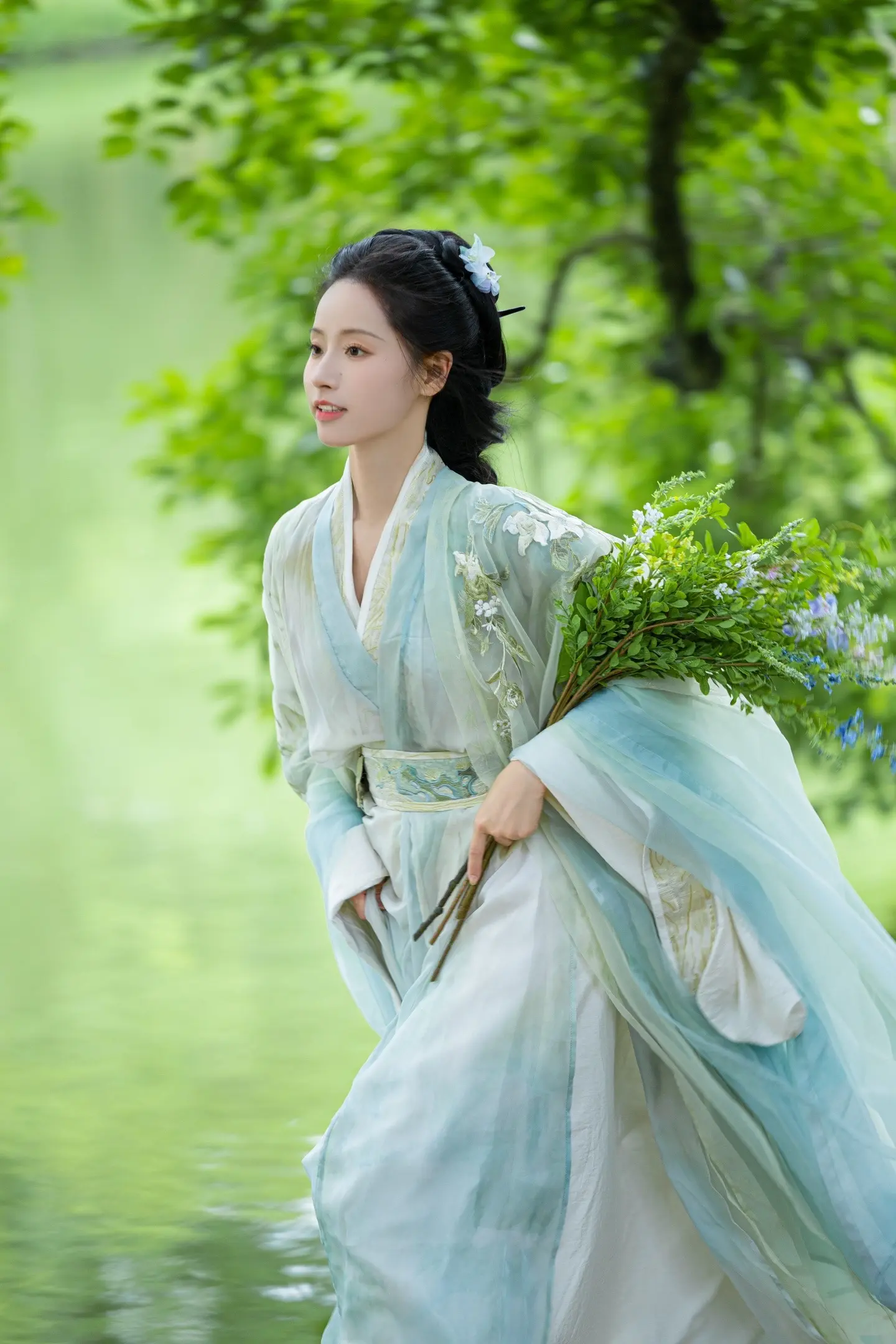 愿你如清风绿野一般，逍遥自在。陈都灵大梦归离仿拍 陈都灵