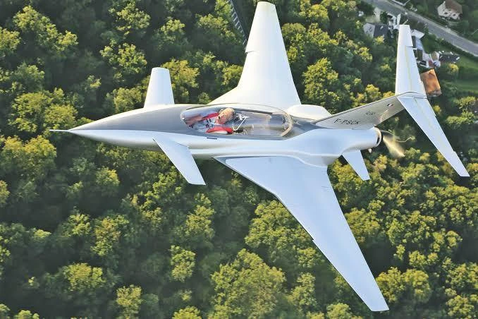 法国人纯手工制造cc02活塞式超轻型飞机