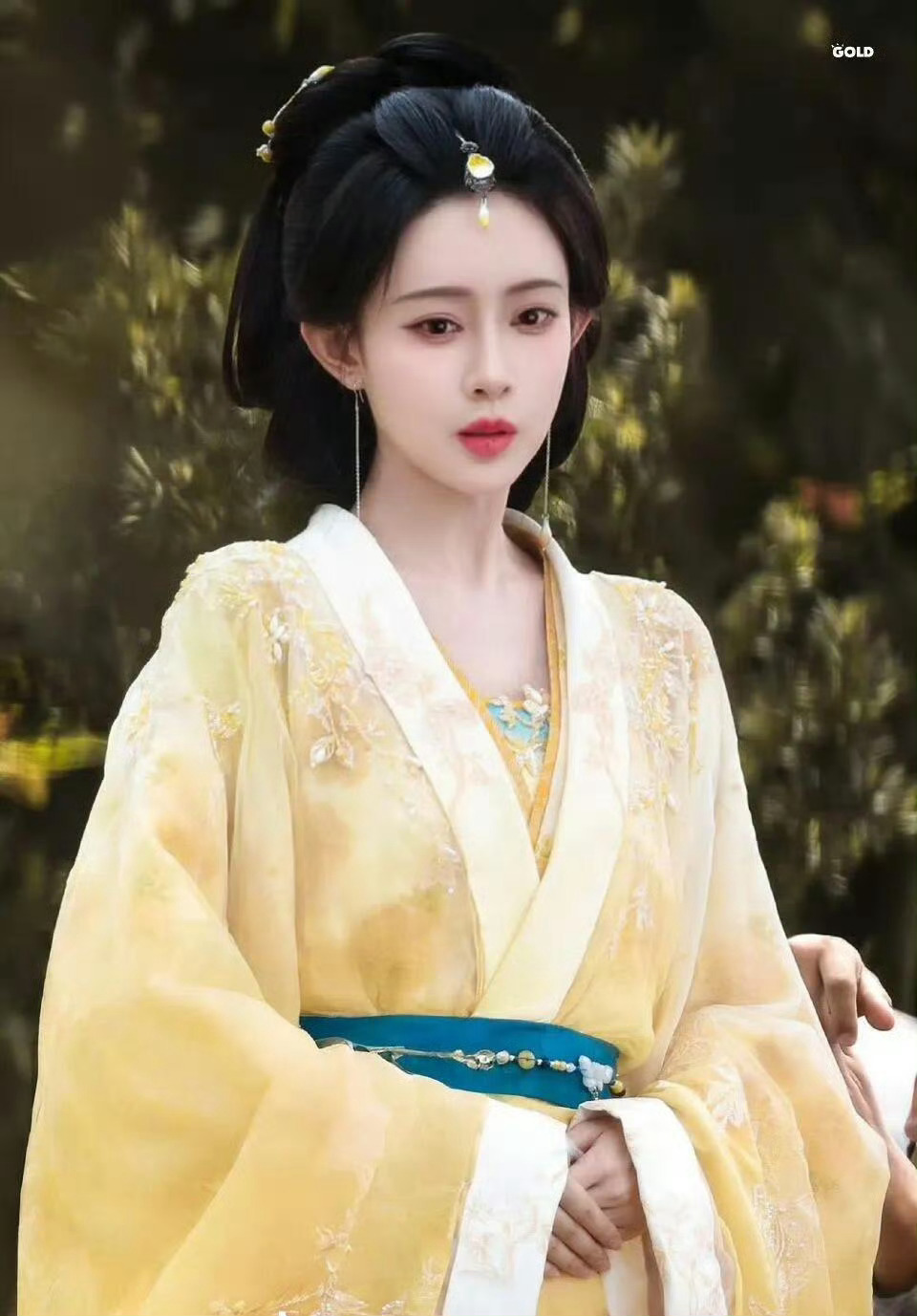 又被孟子义迷晕了光是看孟子义的片段心情都变柔软，一双亮闪闪的眼睛自带纯真灵气，各