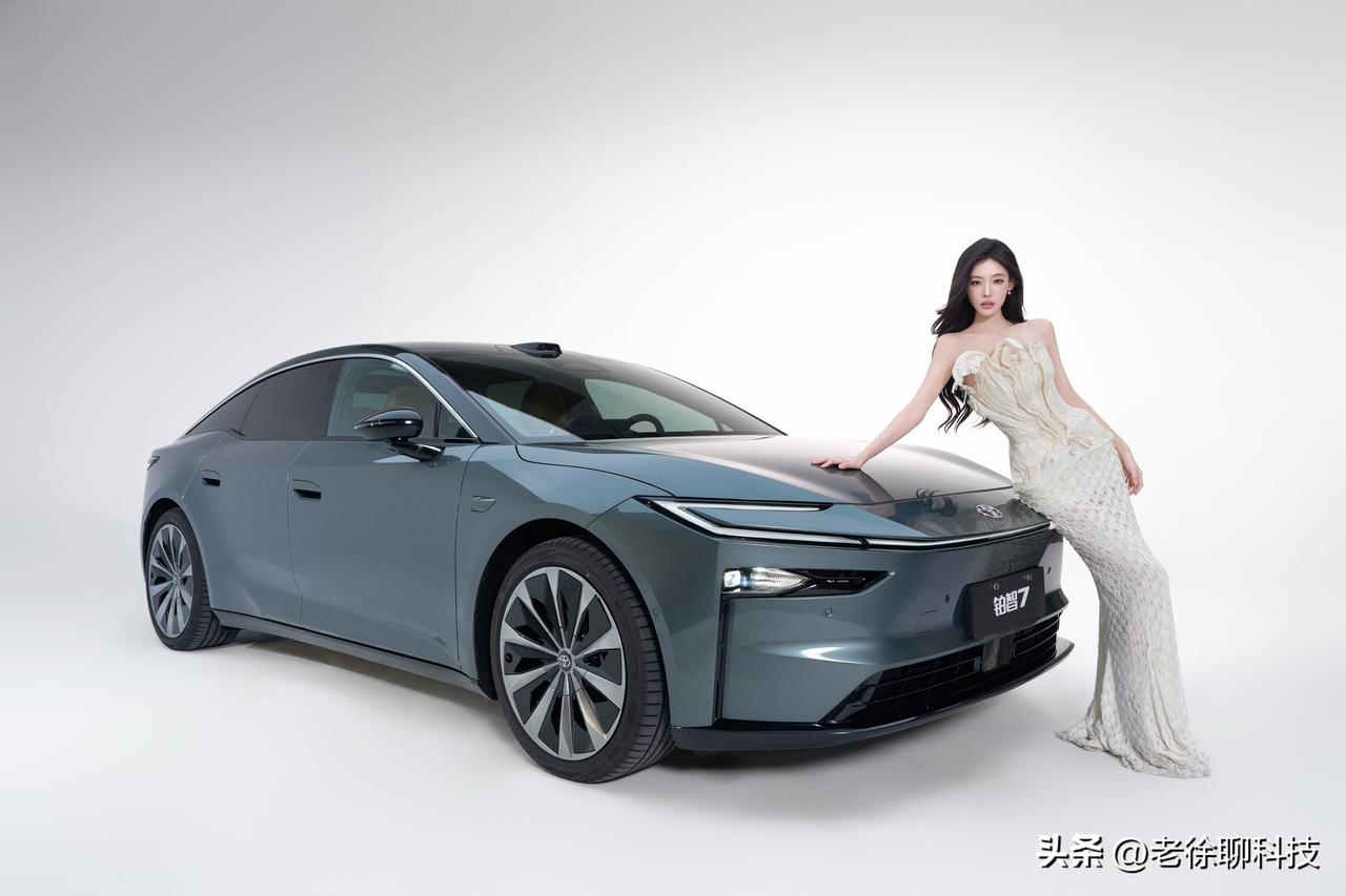 现在选纯电动车，大家最在意的就是续航到底虚不虚，很多测试要么空载、要么关空调，数