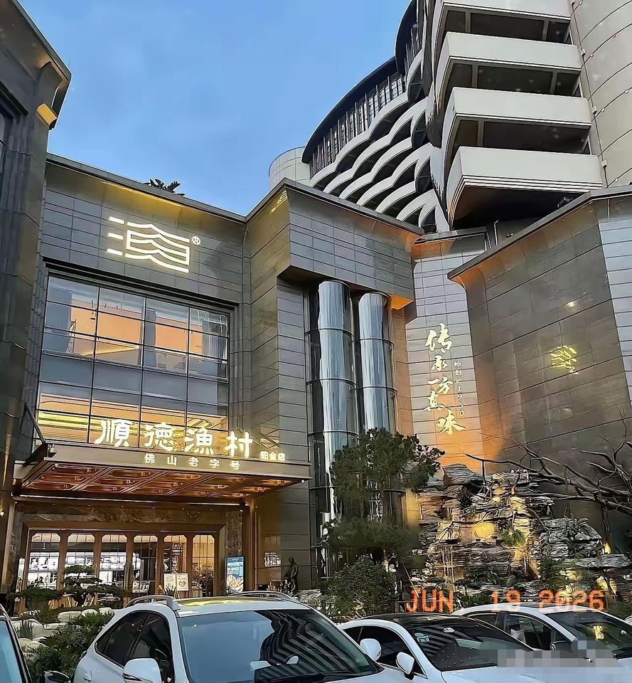 这饭店估计是要凉凉了，不是因为生意不好，也不是菜品味道不吸引客人，而是因为保安按