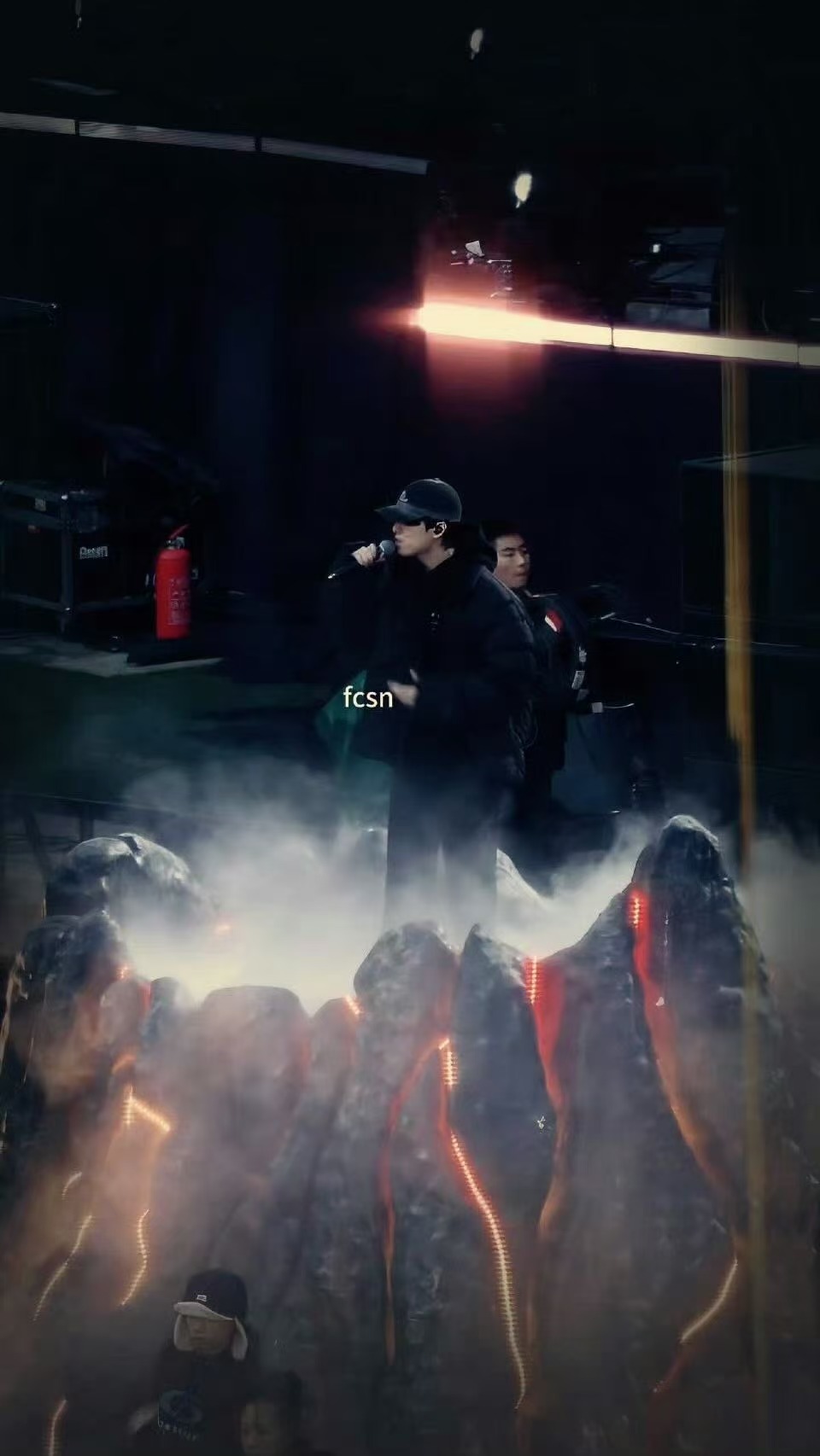 严浩翔solo舞台有火山，哇，