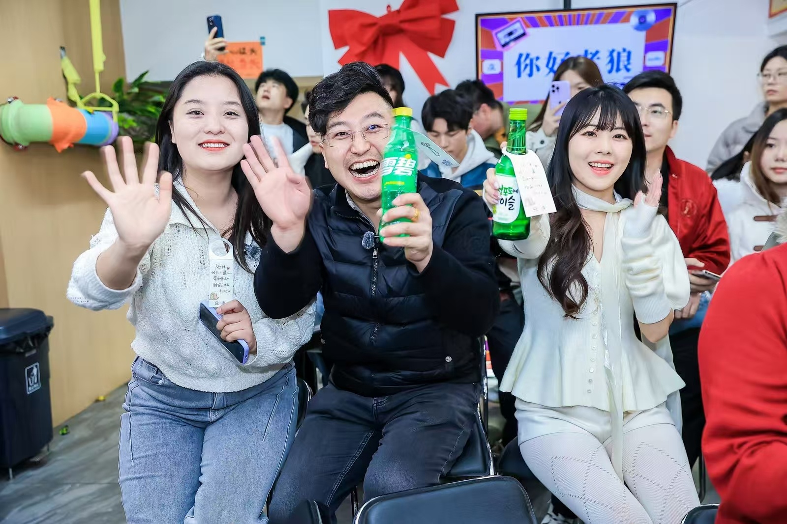 明天你是否会想起，昨天你写的日记。明天你是否还惦记，曾经最爱哭的你。老师们都已想