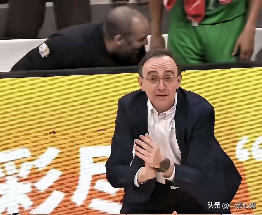 明天晚上，乌戈与杜峰扳手腕！
谁能赢呢？乌戈？还是杜峰？
我感觉杜峰胜算大些，为