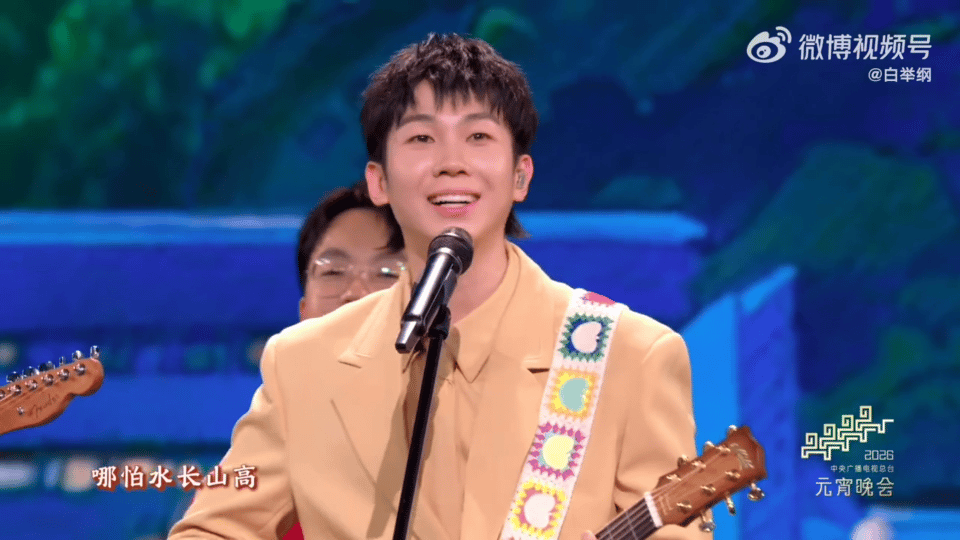 白举纲怎么变嫩了 他现在的样子比比赛那会儿还显小，不是硬凹少年感，是整个人状态松