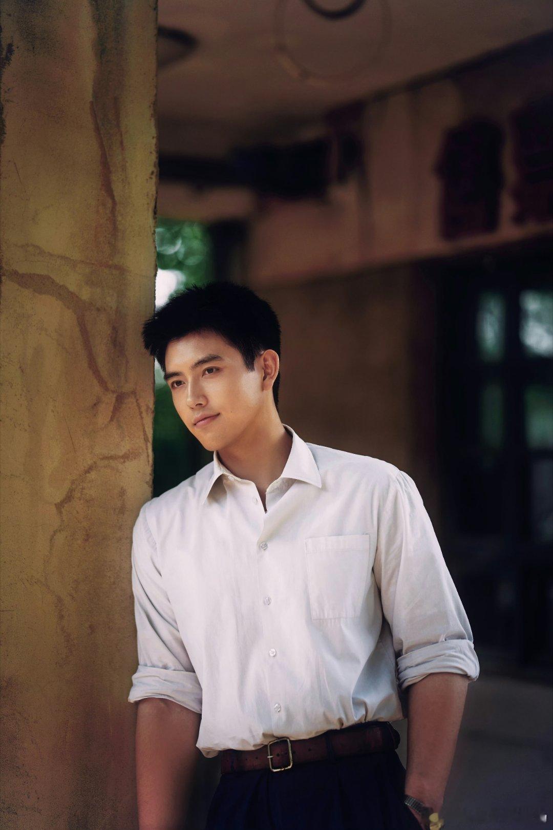 七十年代又争又抢的男主来了陈飞宇饰演的方穆扬也太会了！小连招不断，又争又抢直球追