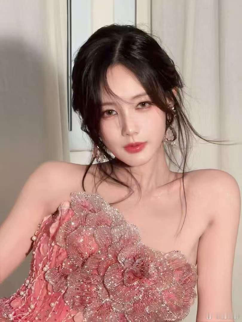 希望大家能够给网络更和谐更好的环境，并且李一桐工作室置顶告黑声明，面对网络上的问