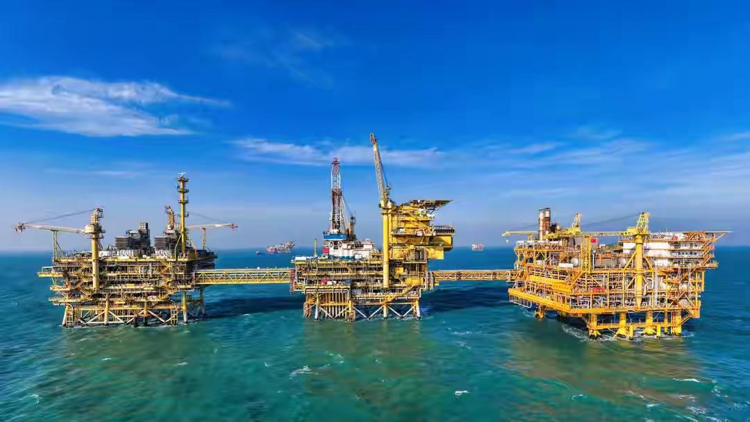 聆听2025｜听，奋进的脚步，
时间的长河奔涌向新的一年；
奋进的步伐永不停歇，