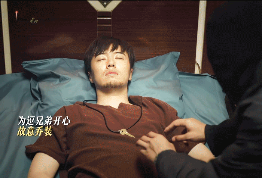 张哲华这回在新剧干了票大的 以前总觉得他是喜剧人，这次在余红旧事里眼神沉得像水，