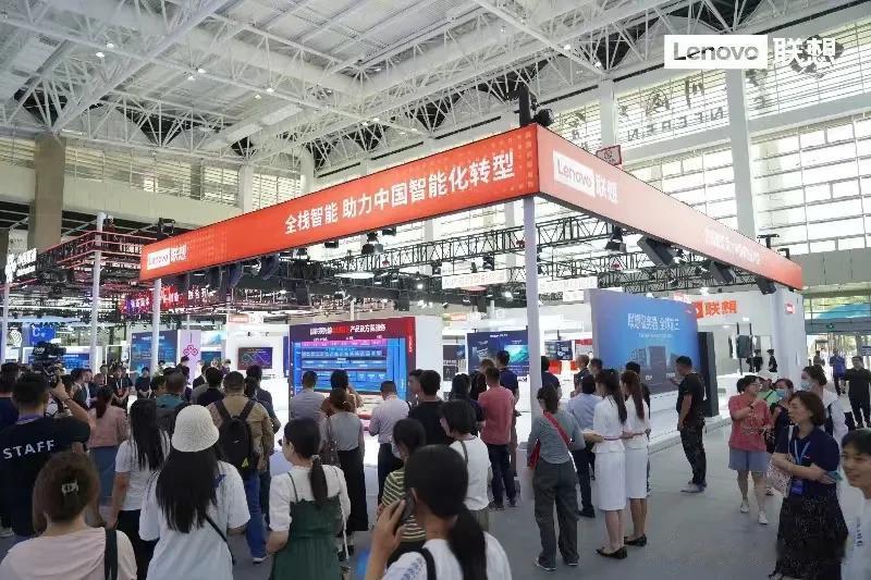 助力产学研用融合发展，联想充分开发算力基础设施。 上，联想完整展示了“全栈智能”