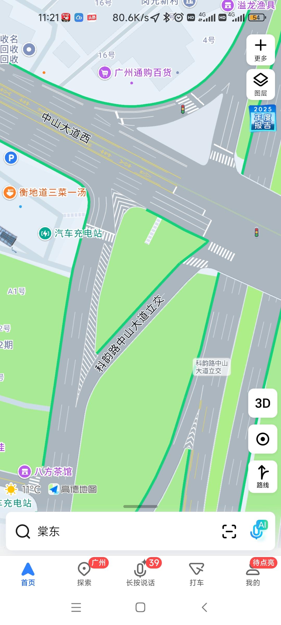 一般是7个人左右看见一个违法现象，三个人一起扑上去