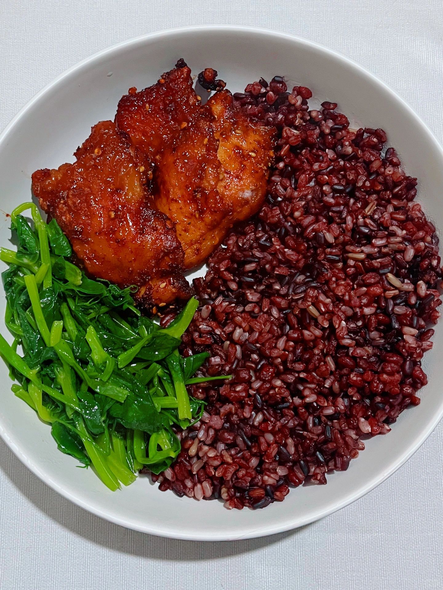 今天做一道减脂餐🤤鸡腿肉搭配豌豆尖和糙米