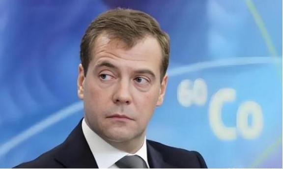 如果俄罗斯由梅德韦杰夫掌权，俄乌冲突应该早就结束了，梅德韦杰夫比普京对待外部势力