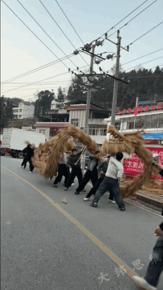 只要气质不倒，
舞什么都是龙！
它代表一种精神一种自信！