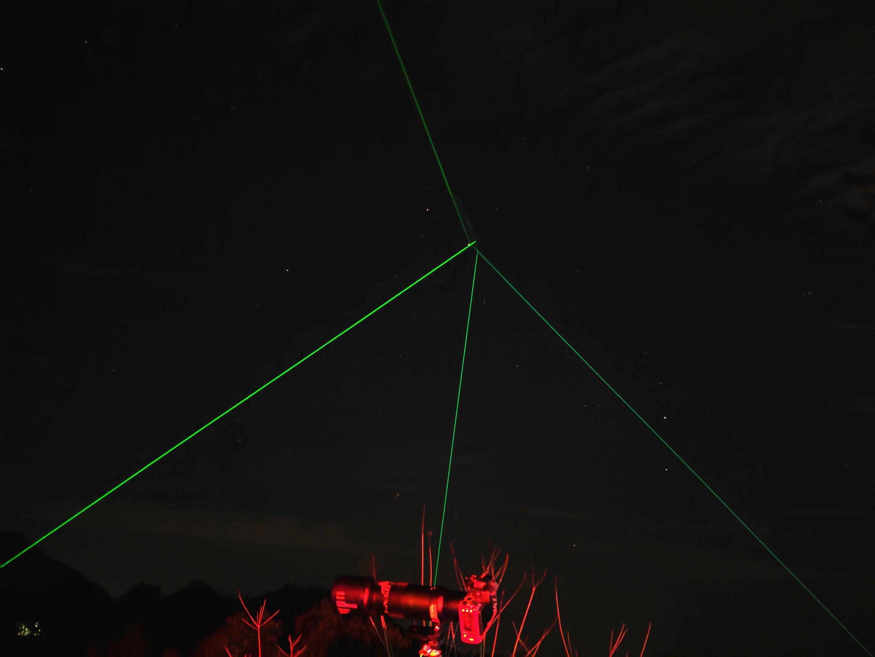 这么多激光笔在对极轴！ 看看我镜头下的马头星云 📷尼康Z62➕铭匠5...