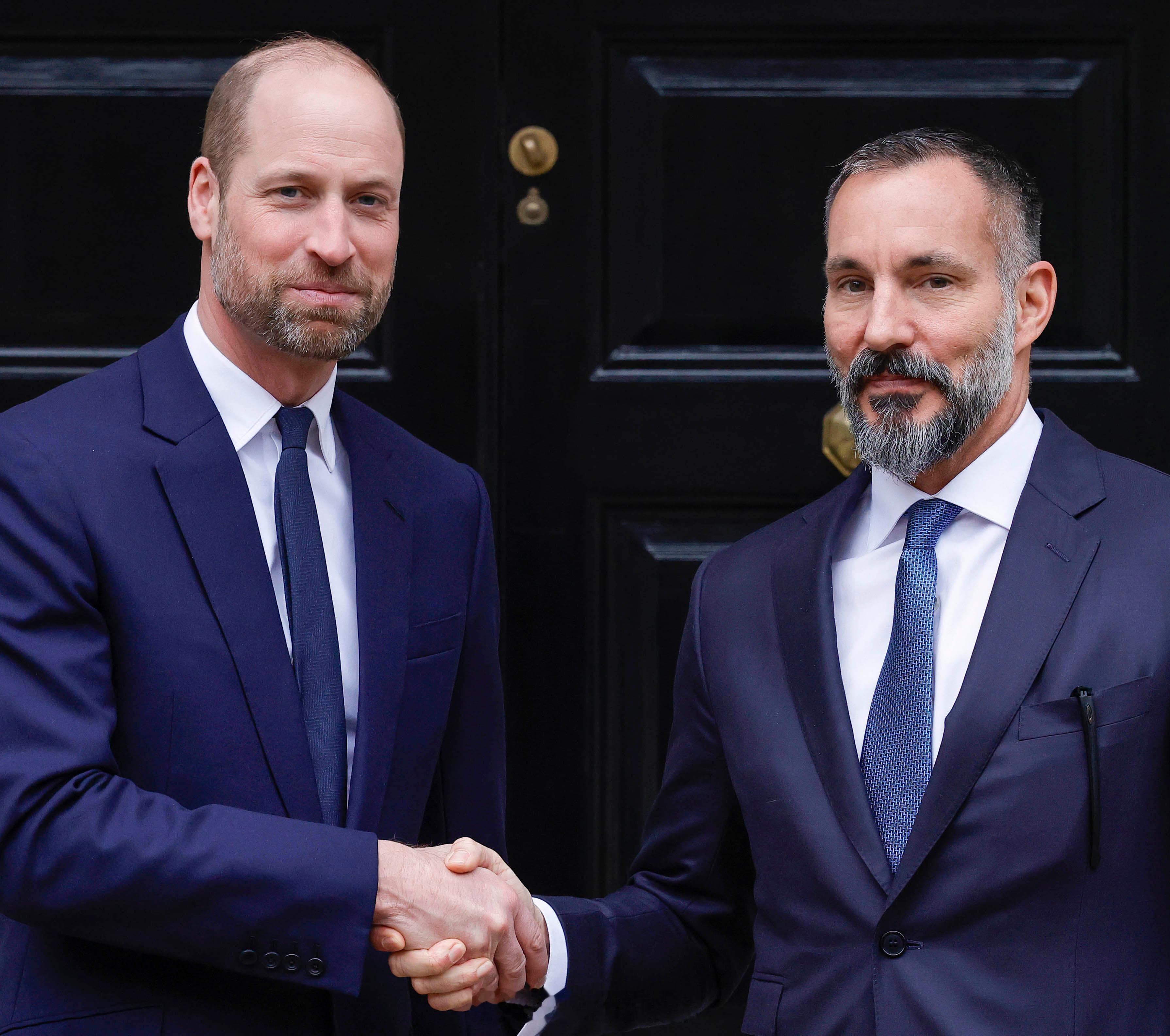 威廉王子  今天威廉王储在伦敦肯辛顿宫会见尼扎里伊斯玛仪派第5️⃣0️⃣代伊玛目