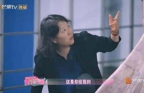 张家齐希望妈妈参加完节目写份总结张家齐对母亲说"希望你参加完节目写份总结"，看似