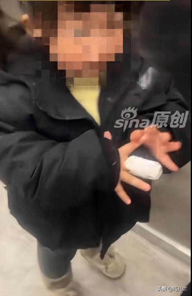 问问家里有幼儿的家长，如果你家孩子被其他同龄小朋友打了，你会怎么做？

刚刚看到