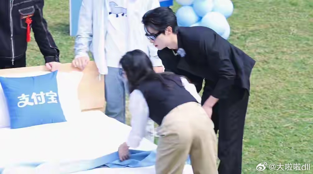 亲爱的客栈吸睛cp上线王牌慢综艺《亲爱的客栈4》终于传来重磅消息，让全网翘首以盼