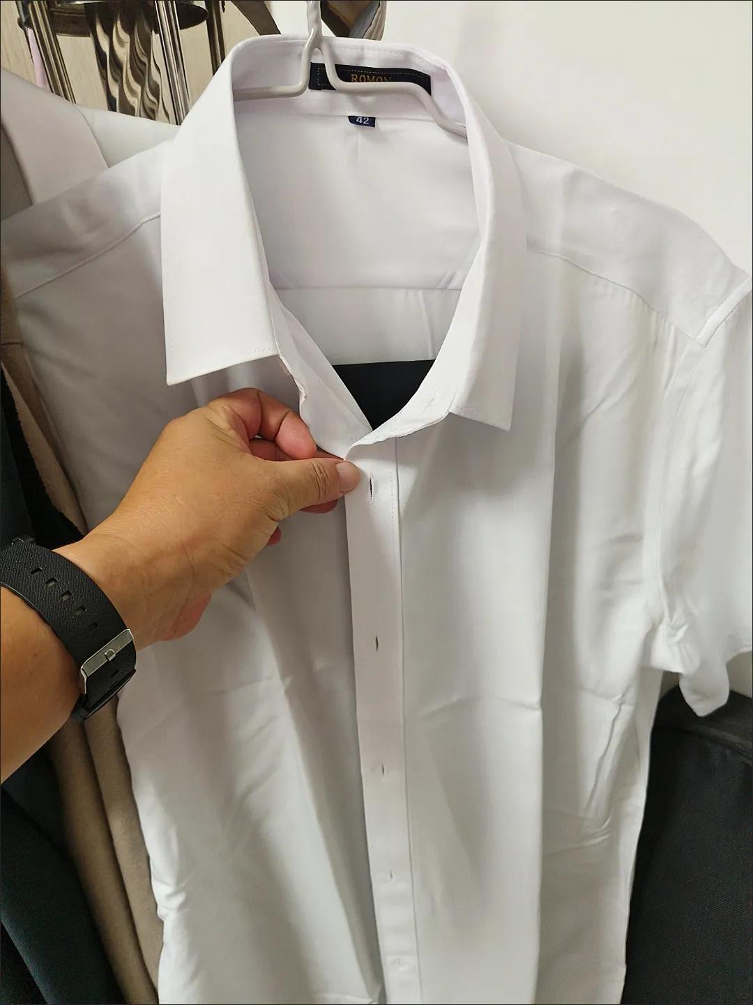 这个时代，男士买衣服已经可以不用看品牌了。

以普通的衬衫为例，很多网上看着光鲜