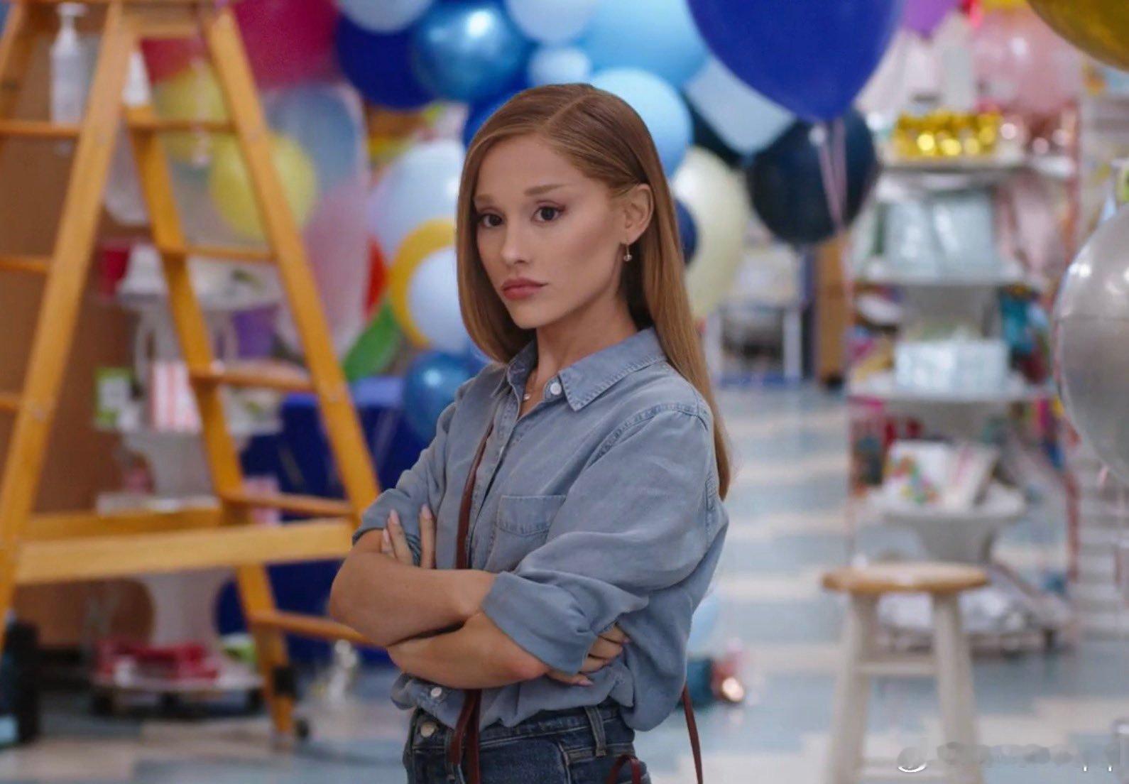 Ariana Grande出演《拜见岳父4》全新剧照曝光。本片将于11月25日登