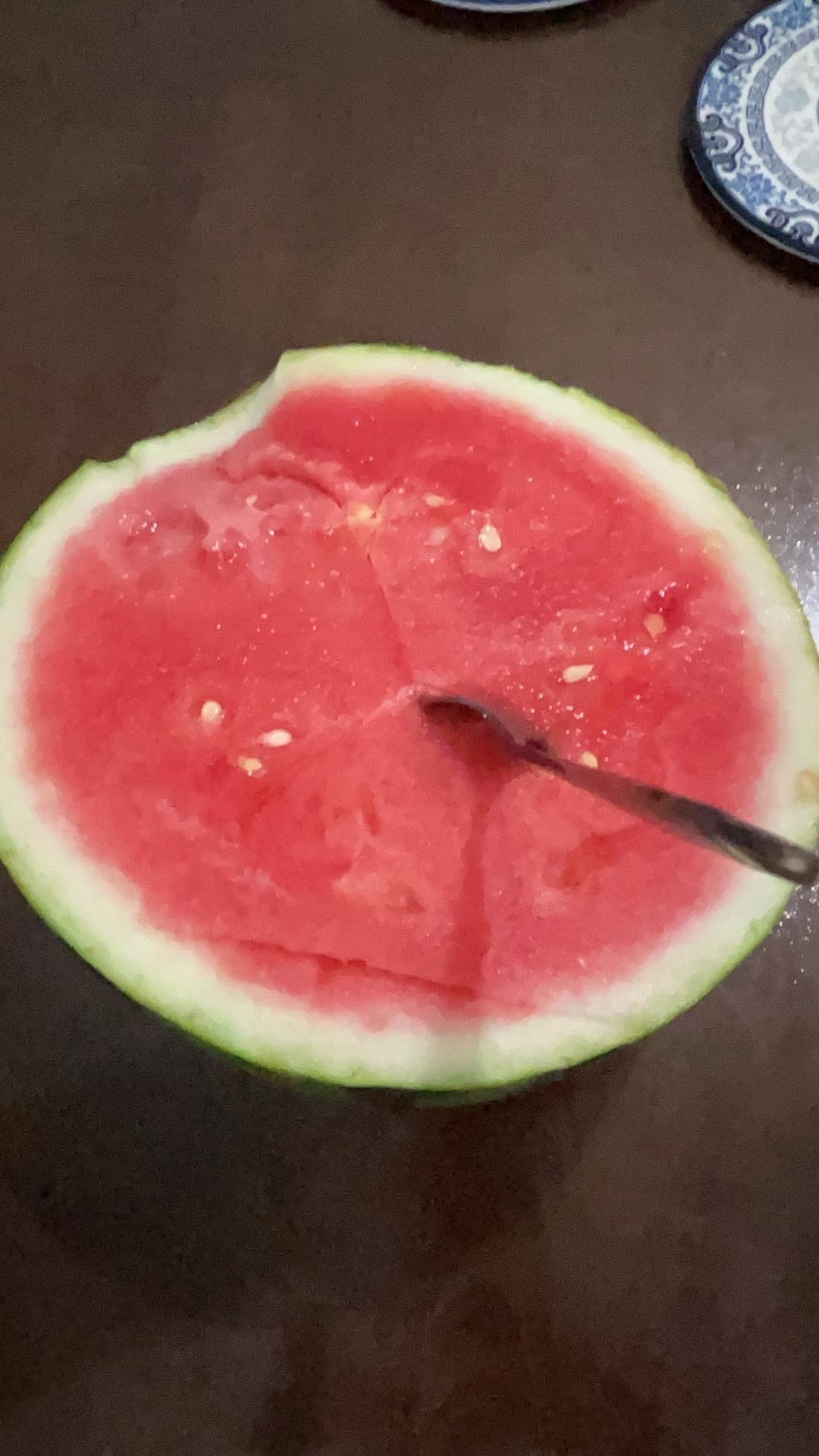 你懂吗？

夏天最狠的“续命神器”，不是空调是西瓜🍉

又到了满大街都是西瓜的