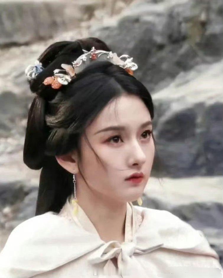 感觉折腰是🦢的人生妆造了，可遇不可求的那种，最好看的没有之一 ​​​