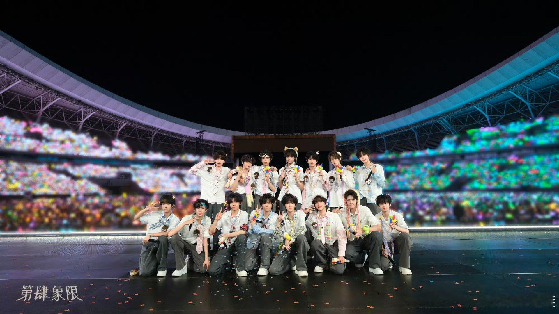 Tf四代五公ENDING合照Tf四代晒演唱会大合照Tf四代五公ENDING合照 