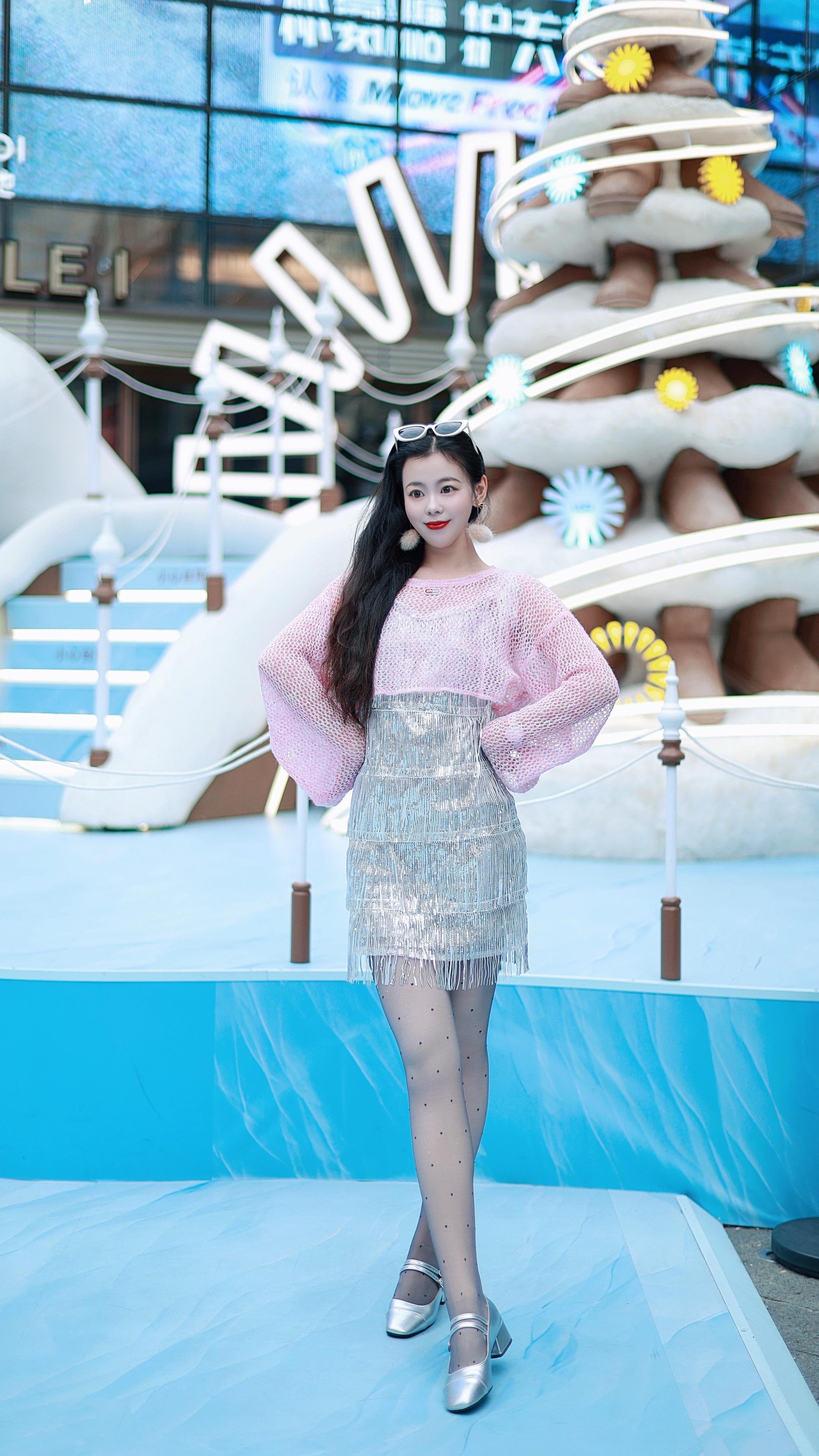 哪里都是我的舞台 大长腿美女 大长腿小蛮腰 走到哪里都是舞台