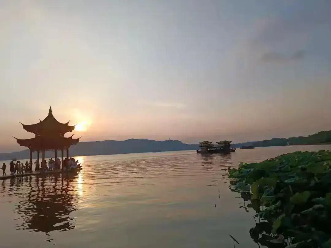 很多被骗女生不知道怎么想的，就冲着几十万的彩礼，一般人都高攀不起。有钱的男人会找