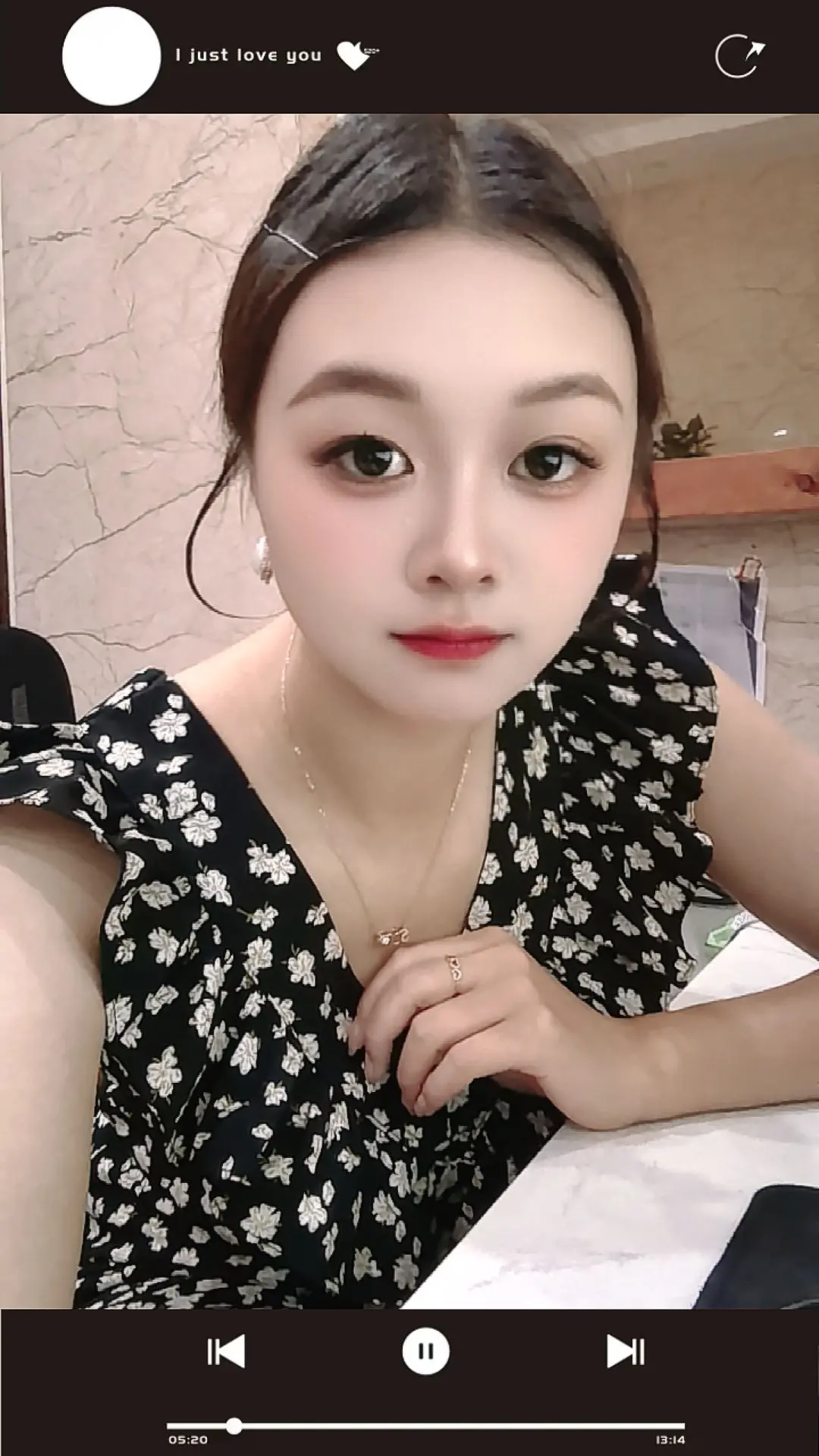 我可以把手伸你怀里摸摸吗！？绝对不是想占你便宜，我只是想确定一下，你心...
