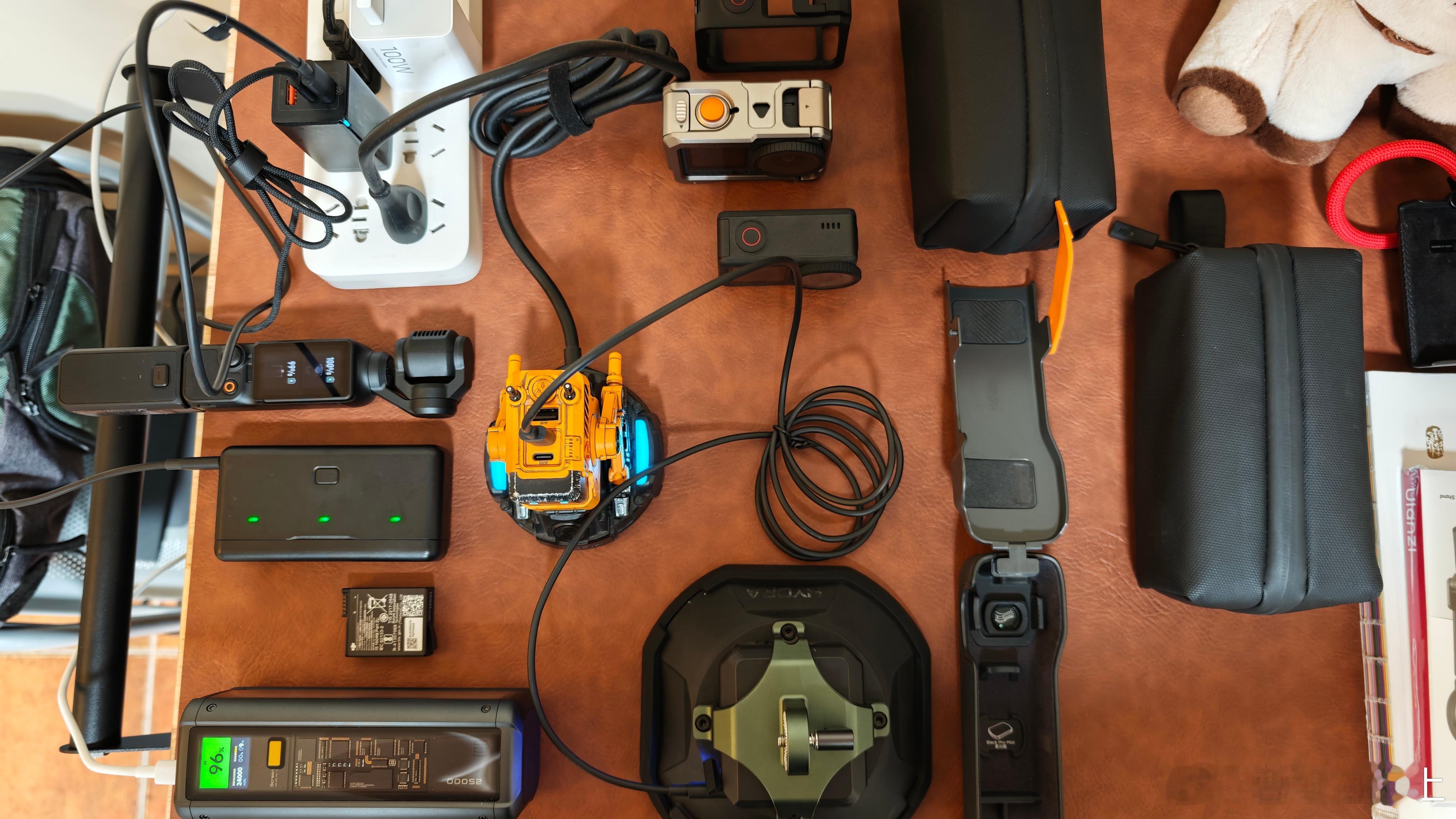 一些充电的小场景这些亮着灯闪着光的小玩意儿真的让人很松弛啊 哈哈哈哈大家平时都享