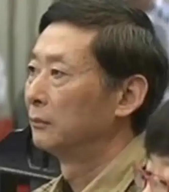 1996年12月2号早上，于英生送完儿子上学回家，妻子还在床上躺着。几个小时后，