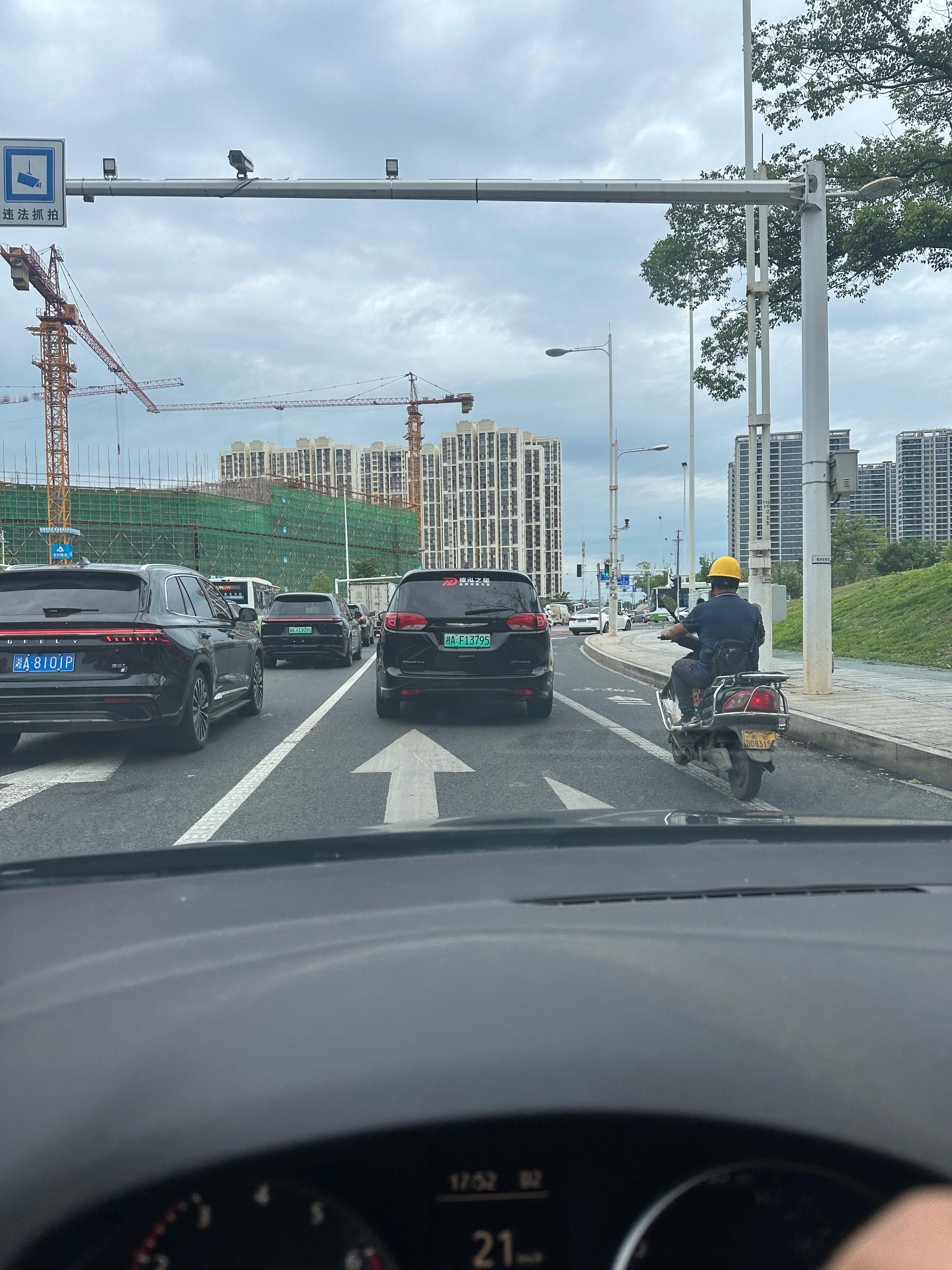 明天又是打工的一天。不怎么打工的我，每次打工都怏怏的 ​​​