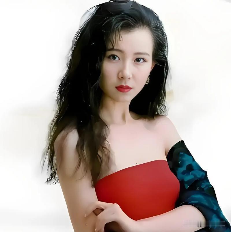 58岁萧蔷上《乘风2026》，网友吵翻了，她到底靠啥赢？
她不是最年轻的，也不是