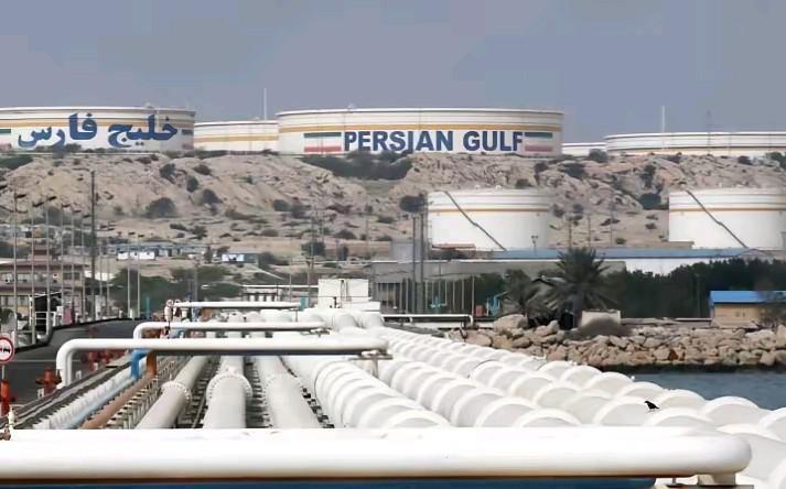 伊朗撑不过三周。现在就是要么谈判，争取用“解除霍尔木兹海峡封锁”换取美国解除对伊