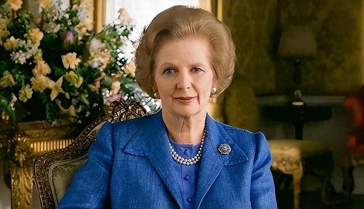 2013年4月8日，伦敦一家酒店的套房里，一位87岁的老人静静地走了。

按理说