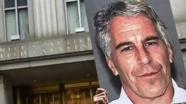 这几天，爱泼斯坦这个美国佬突然就火了，各大主流媒体、自媒体都在争先恐后地蹭热度，