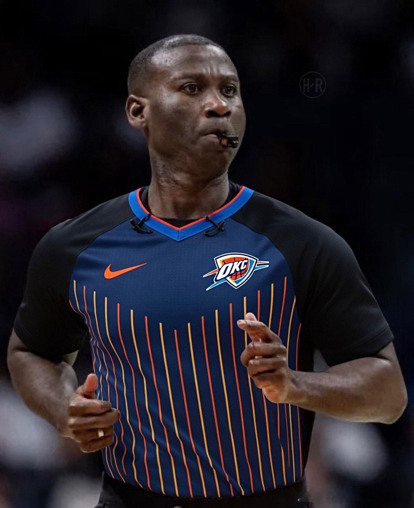 NBA 詹姆斯·威廉姆斯今晚将担任湖人对阵雷霆第一场比赛的裁判组成员。美媒说，湖