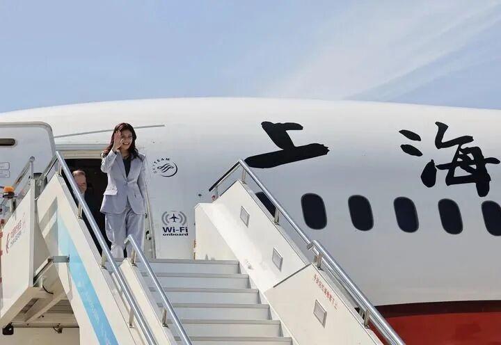 对郑丽文大家比较看好，希望通过这次她对大陆的访问，更加坚定一个中国的原则，有效遏