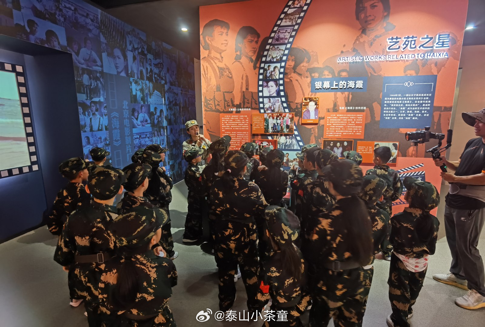 把小神兽送去洞头海霞军事主题夏令营了。第一次脱离家长的生活，他很兴奋。可是都还以